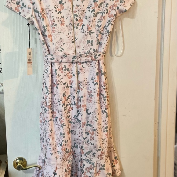 CALVIN KLEIN NWT DRESS WITH CAP SLEEVES. - Picture 2 of 9